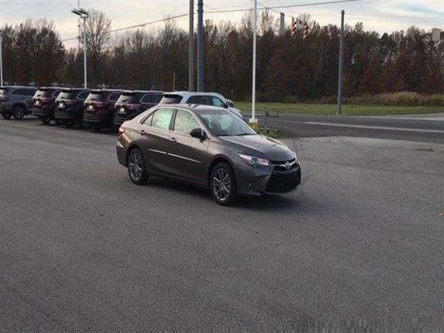 2017 Toyota Camry SE 4dr Sedan